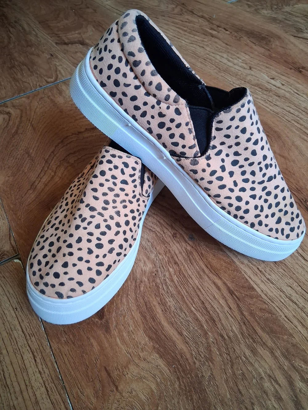 Source Unknown Peach Slip-On Moccasins with Black Spot Print